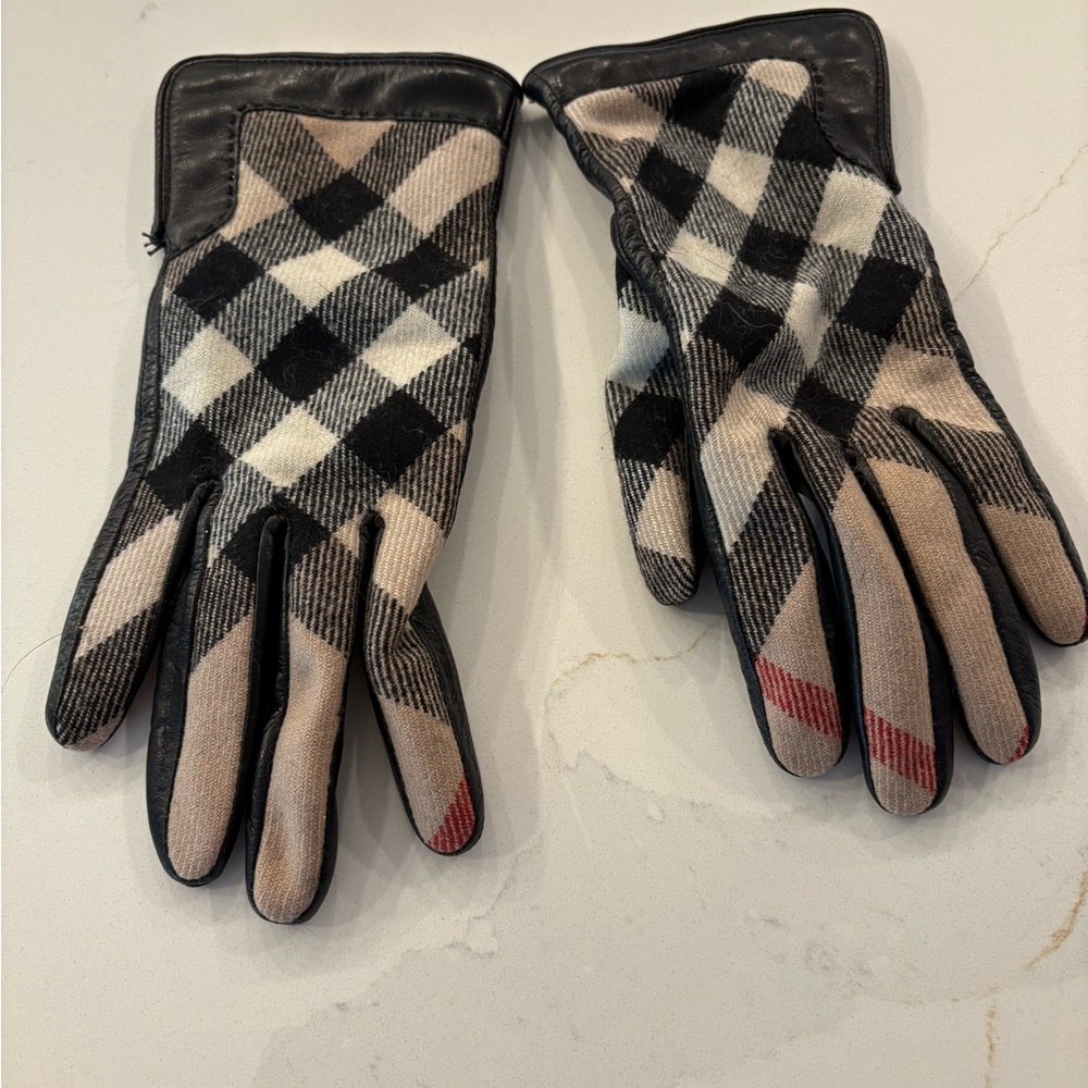 Burberry Black and Beige Checkered Gloves